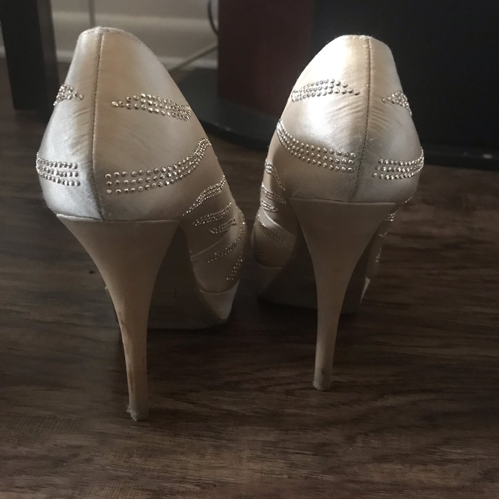 Heels - Picture 2 of 3